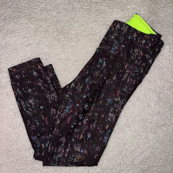 Athleta Lightning City Lights Multi Color Pattern Capri Leggings XXS EUC - Picture 3 of 11